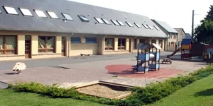 cours de l'école Marie Ravenel