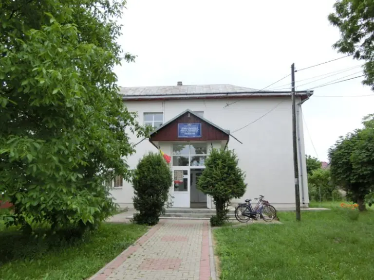 bâtiment a Frătăuţii Noi