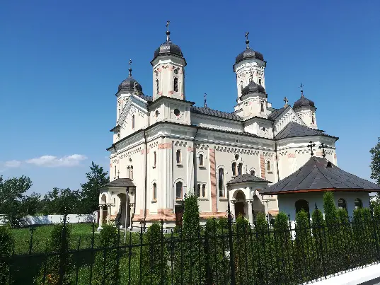 bâtiment a Frătăuţii Noi