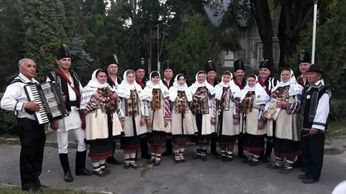 Groupe Folklorique Fratautii Noi